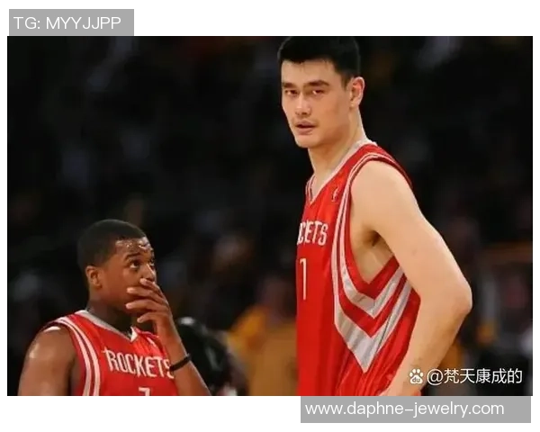 姚明在篮球场上展现凶狠风采的背后故事与传奇时刻