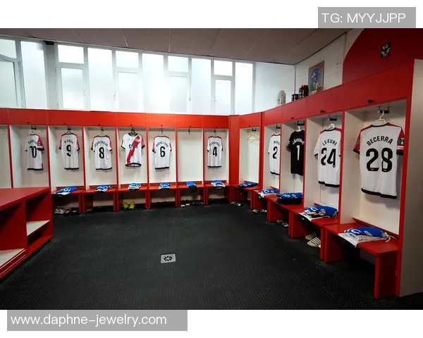 意甲激战：利物浦大胜莱比锡红牌事件引发全场热议与战术分析