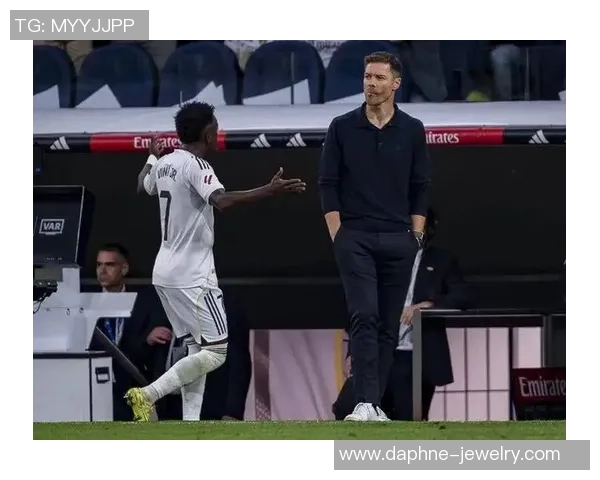 足总杯激战皇马大胜多特蒙德红牌事件引发全场热议与争议