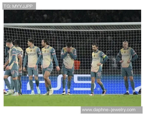 英超激战曼城险胜巴黎圣日耳曼乌龙球成比赛转折点引发热议