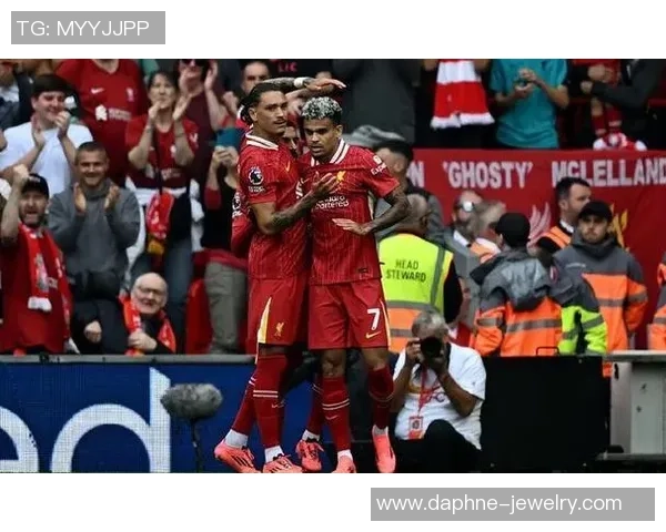 英超激战热刺逆转利物浦神扑成焦点转会消息引发热议