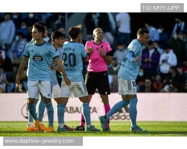 足总杯精彩对决拜仁逆转AC米兰帽子戏法引争议判罚热议