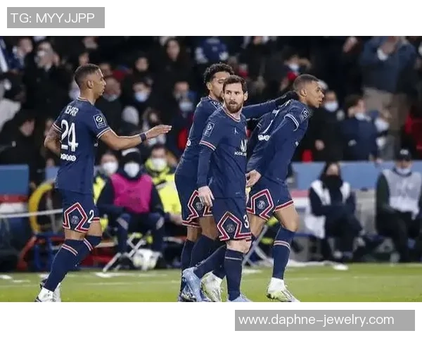 国王杯精彩对决巴黎圣日耳曼大胜波尔图红牌事件引发全场热议